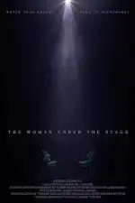 Женщина под сценой